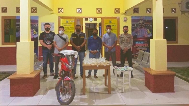 Jual Miras Ilegal di Pinggir Pantai, Pria di Bangka Barat Diamankan