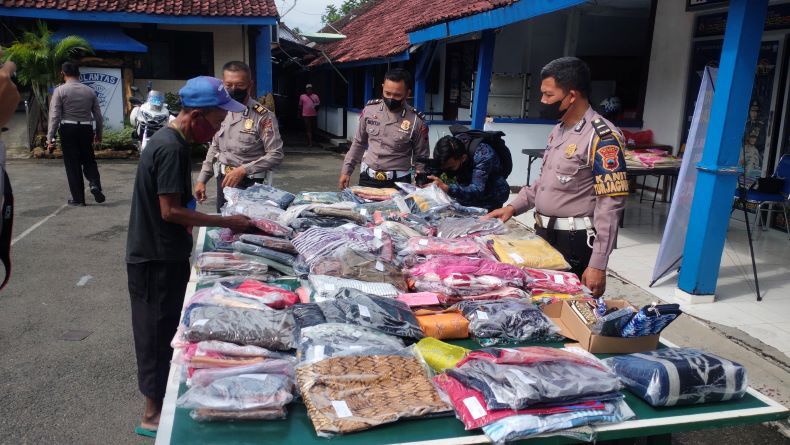 Warga Antusias, Ikut Vaksinasi di Satlantas Polres Blora Dapat Bingkisan Berkah 