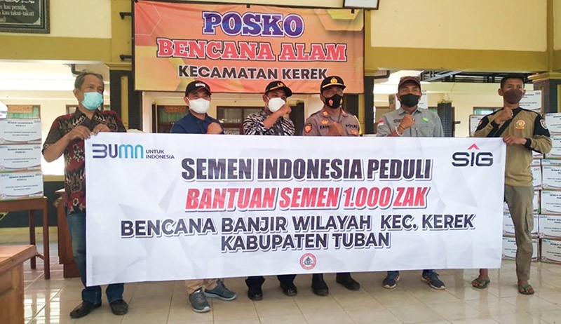 Bantu Korban Banjir di Tuban, SIG Salurkan Sembako dan 1.000 Sak Semen - Bagian 2