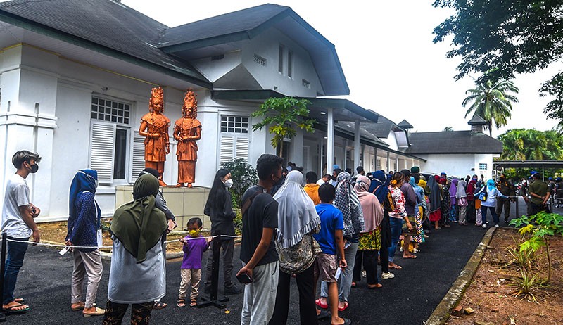 Operasi Pasar Minyak Goreng Diserbu Warga Palembang - Bagian 2