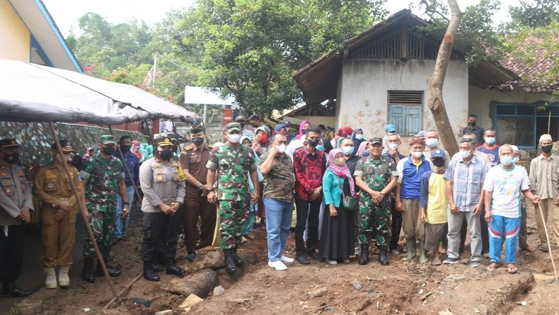 TNI Bangun Sarana Air Bersih untuk Warga Desa Binangun Kota Banjar