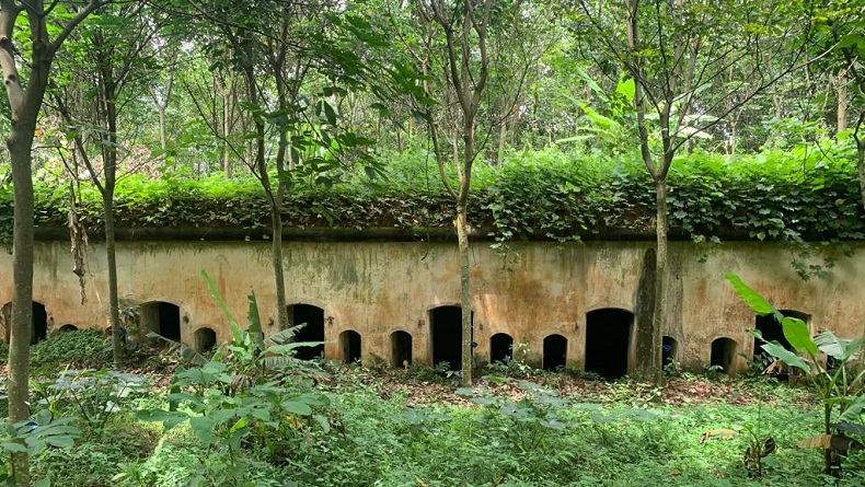 title Benteng Legok Jawa Peninggalan Belanda di Cipatat KBB Dijarah Pemburu Harta Karun Benteng Legok Jawa Peninggalan Belanda di Cipatat KBB Dijarah Pemburu Harta Karun