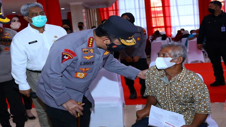 Tinjau Akselerasi Vaksin Booster di Klaten, Kapolri Dorong Imunitas Warga Jateng Meningkat 