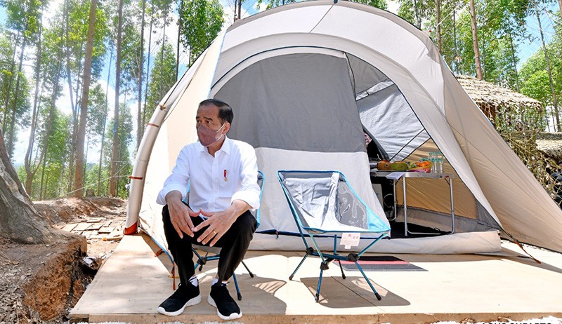 Momen Jokowi Siap-Siap Berkemah di Tengah Hutan Titik Nol IKN Nusantara - Bagian 1