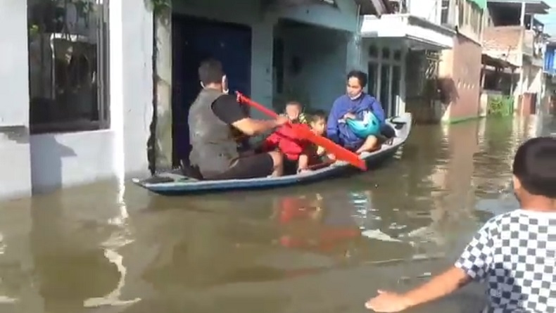 Hujan Deras Picu Sungai Citarum Meluap, Permukiman Warga Dayeuhkolot Bandung Kebanjiran