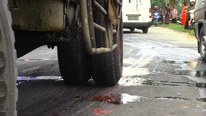 Jatuh saat Nyalip, Pengendara Motor di Lumajang Tewas Terlindas Truk Fuso