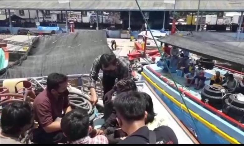 Polairud Polres Pati Olah TKP Insiden Terjatuhnya Pelajar SMK dari Atas Kapal 