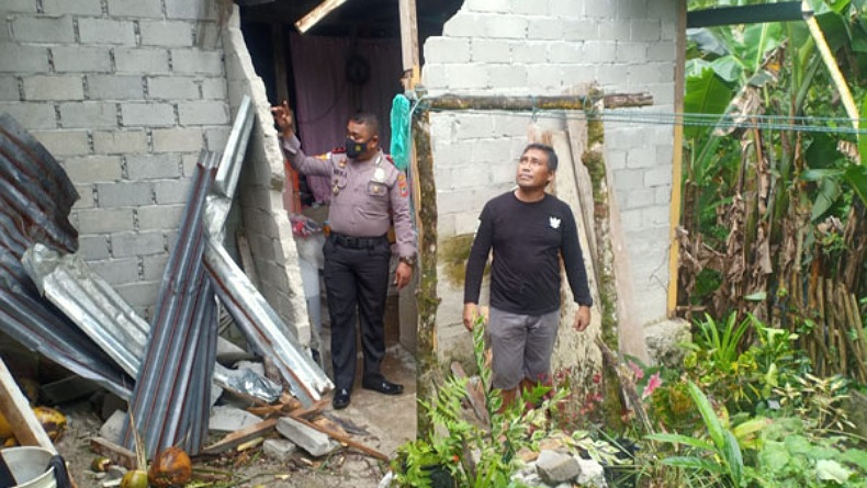 Diduga Kena Erosi, Pohon Kelapa Tumbang Timpa Rumah Warga Essang Talaud