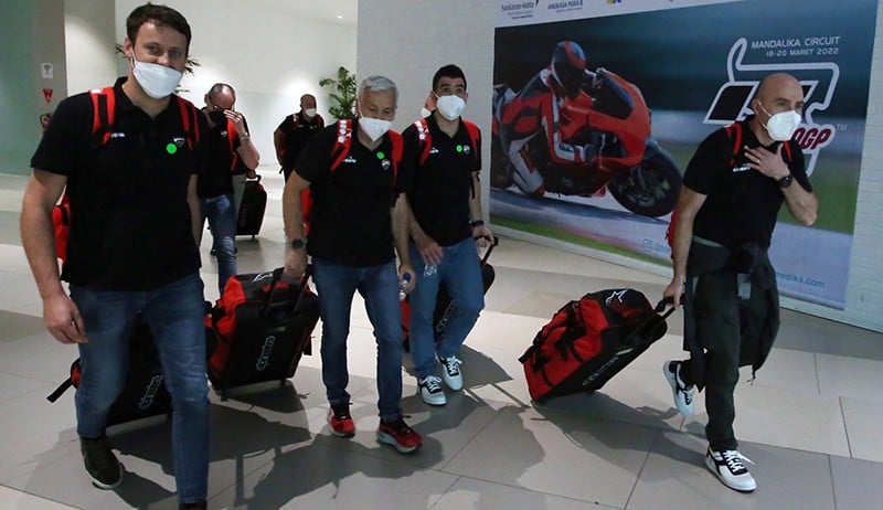 Ribuan Kru Tim MotoGP Terbang ke Lombok - Bagian 2