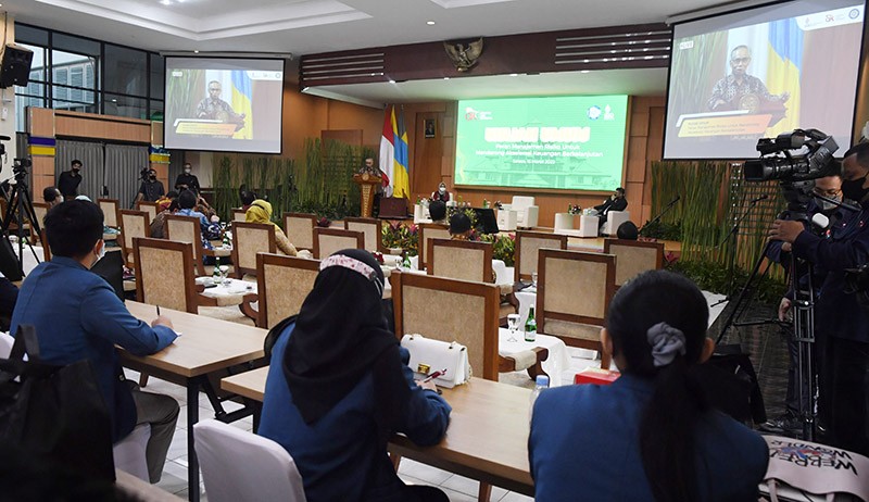 Kuliah Umum Ketua Dewan Komisioner OJK Wimboh Santoso di FEB Unair Surabaya - Bagian 3