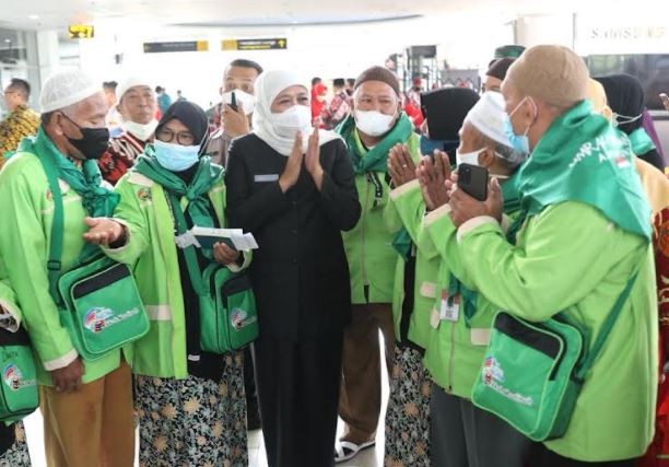 Lepas 220 Jamaah Umrah di Bandara Juanda, Khofifah: Semoga ke Depan Bisa Reguler