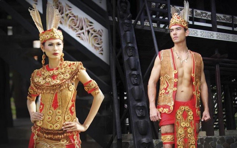 Mengenal Pakaian Adat Kalimantan Barat dari Suku Dayak dan Melayu