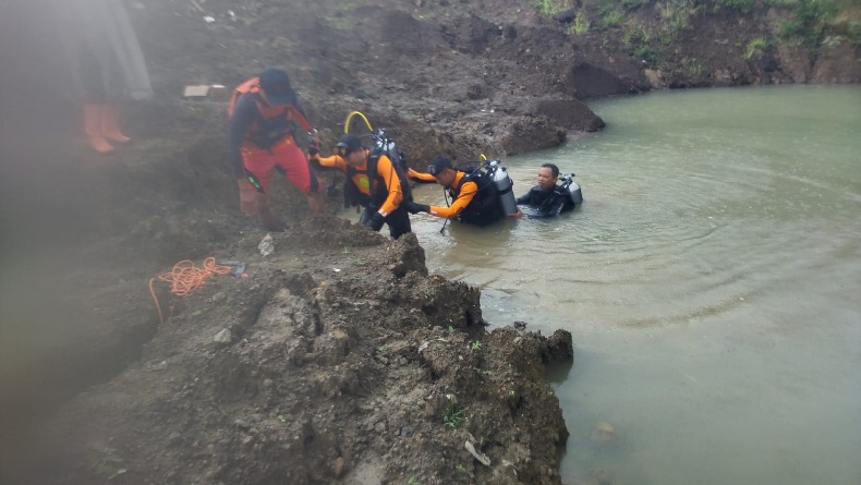 Cari Bocah Tenggelam di Kubangan Galian Pasir Jayamekar KBB, Tim SAR Lakukan Ini