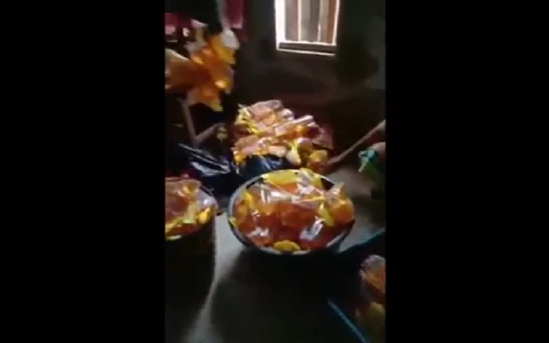 Video Viral Emak-Emak Pamer Minyak Goreng Berdus-dus, Endingnya Disambangi Polisi