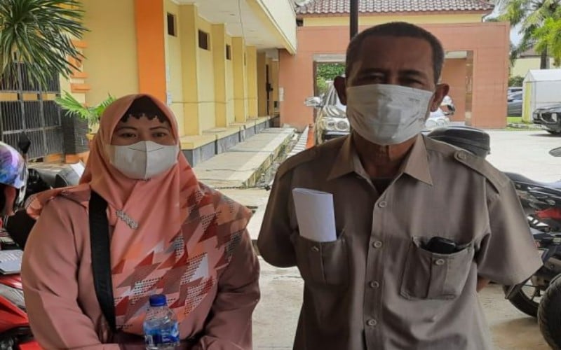 title Dapat Foto Suami Babak Belur di Tahanan, Perempuan Ini Datangi Polda Sumsel Dapat Foto Suami Babak Belur di Tahanan, Perempuan Ini Datangi Polda Sumsel