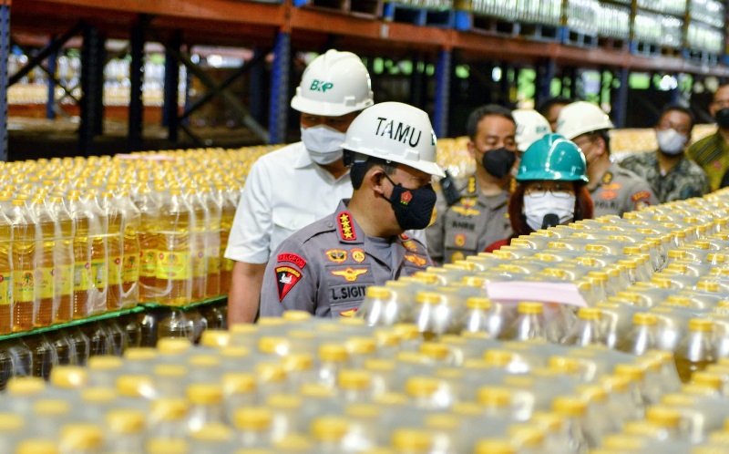 Kapolda NTT Perintahkan Distributor Segera Keluarkan Stok Minyak Goreng