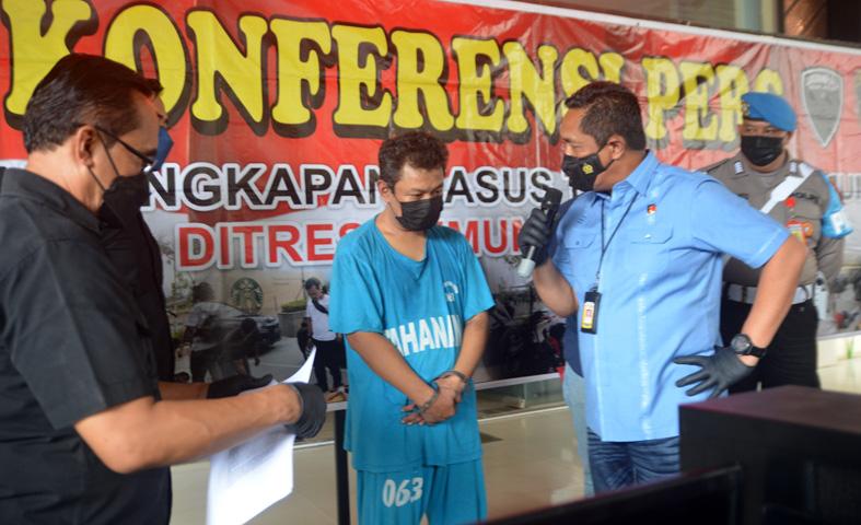 Ngaku Bisa Urus Dana Haji, Pegawai Bank Ini Tipu Puluhan Nasabah hingga Rugi Rp1,2 Miliar