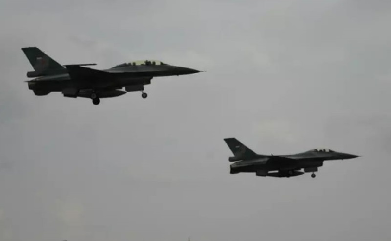 Menegangkan, 2 Jet Tempur F-16 TNI AU Cegat Pesawat Asing di Langit Sumatra