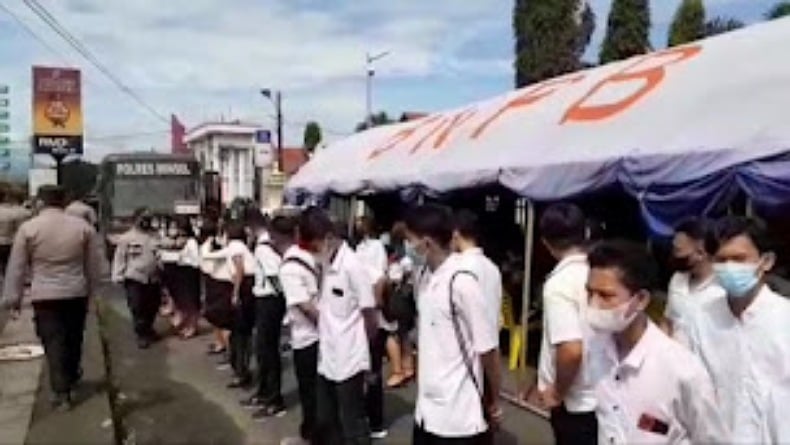 Gencarkan Program Vaksinasi, Polres Minsel Jemput Warga hingga Anak Sekolah