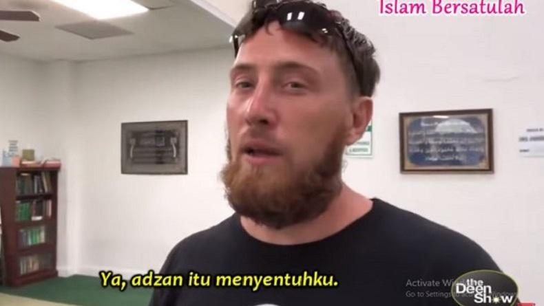  Tersentuh lantaran Sering Dengar Adzan, Mantan Tentara Amerika Ini Masuk Islam 