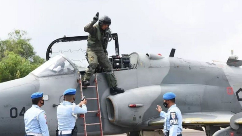 Intelijen TNI AU Interogasi Pilot Pesawat Tempur Asing, Dipaksa Mendarat Terbang di Langit Riau