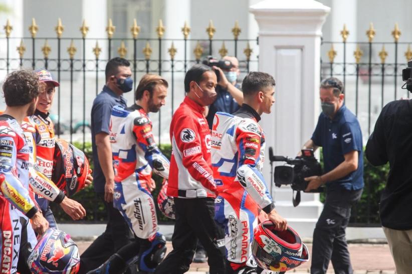 Gaya Jokowi bersama 20 Pembalap MotoGP - Bagian 3