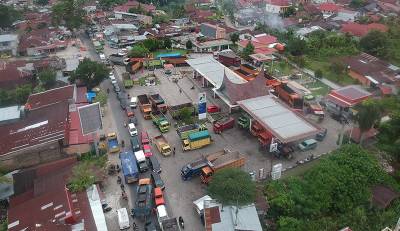 Giliran Solar Langka, Antrean Panjang Bus dan Truk di SPBU Timbulkan Kemacetan - Bagian 3