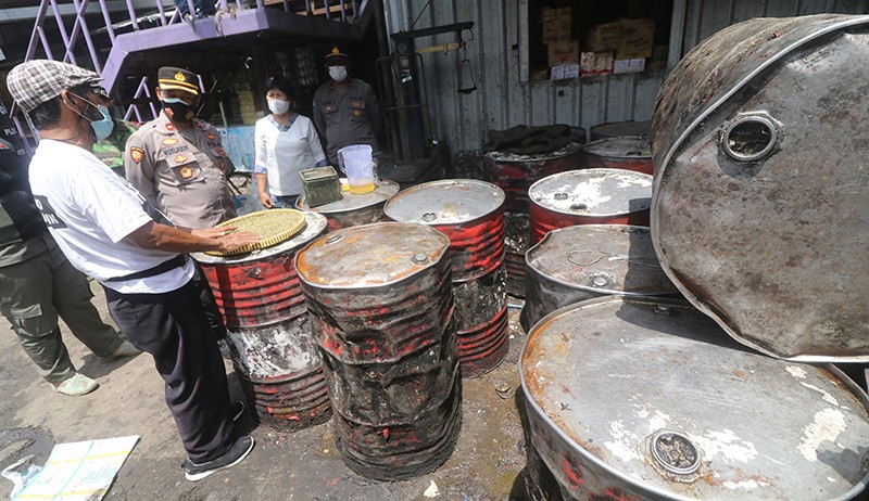 Polisi Temukan Penimbunan Minyak Goreng dan Dijual Melebihi HET di Kediri - Bagian 2