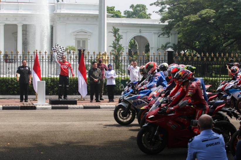 Gaya Jokowi bersama 20 Pembalap MotoGP - Bagian 2
