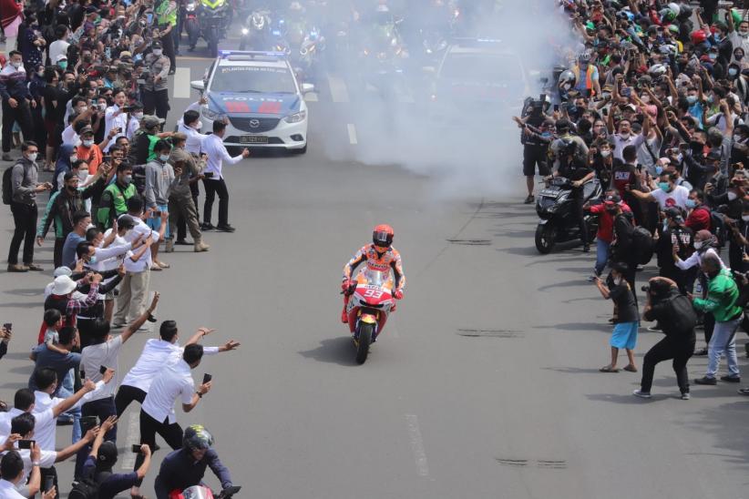 Aksi Marc Marquez Geber Motor hingga Burnout Bikin Heboh di Jalan MH Thamrin - Bagian 2