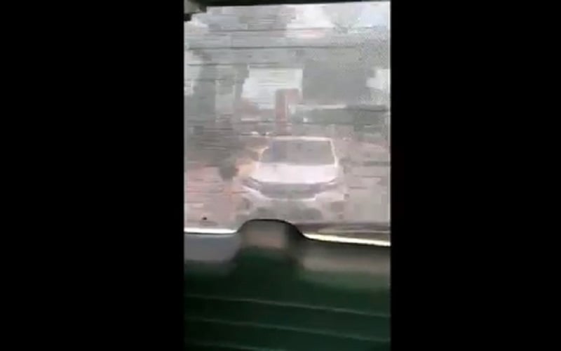 title Video Viral Ambulans Dikejar Mobil Diduga Oknum Dokter, Awalnya gegara Disalip Video Viral Ambulans Dikejar Mobil Diduga Oknum Dokter, Awalnya gegara Disalip