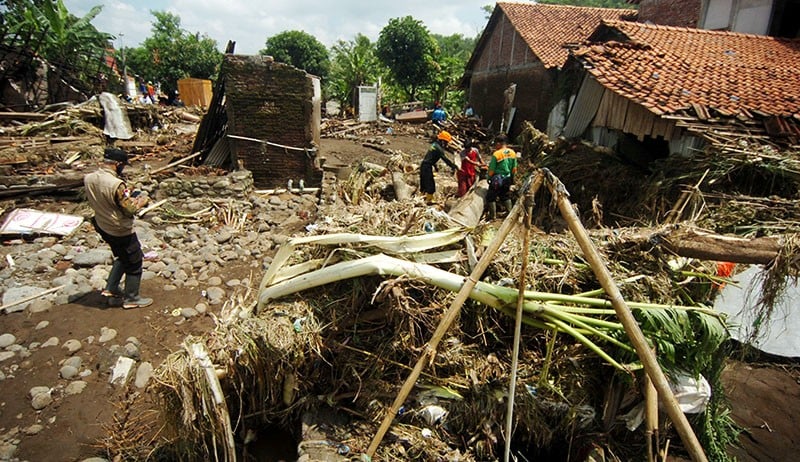 Banjir Bandang Terjang Desa Kutamendala Brebes, 5 Rumah Rata Dengan Tanah