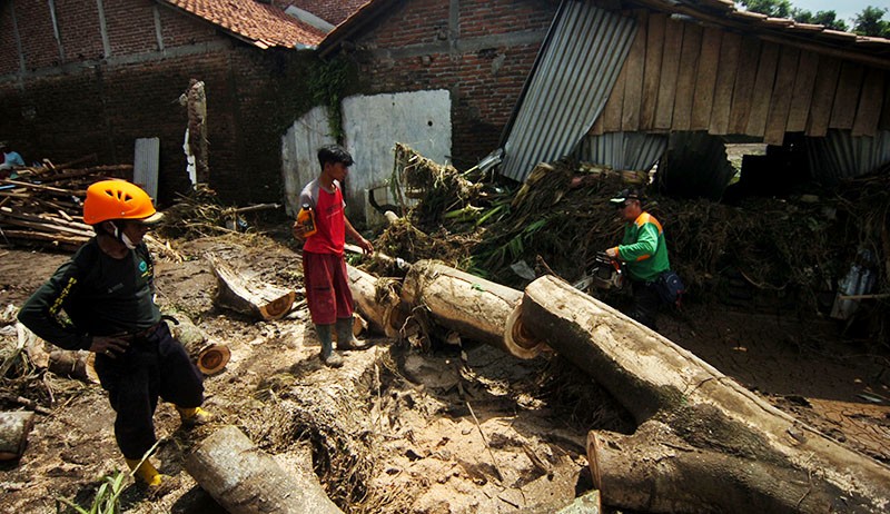 Banjir Bandang Terjang Desa Kutamendala Brebes, 5 Rumah Rata dengan Tanah - Bagian 2