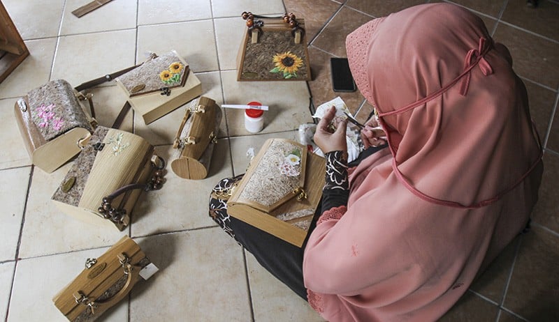 Kerajinan Tas Berbahan Limbah Triplek Dijual Rp500.000-Rp1 Juta - Bagian 2