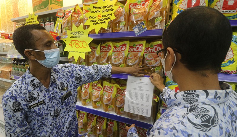 Penampakan Minyak Goreng Kembali Penuhi Etalase Toko setelah HET Dicabut - Bagian 2