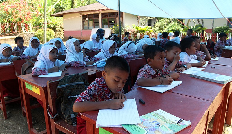 Potret Pelajar Pasaman Barat Belajar di Tenda Darurat - Bagian 1