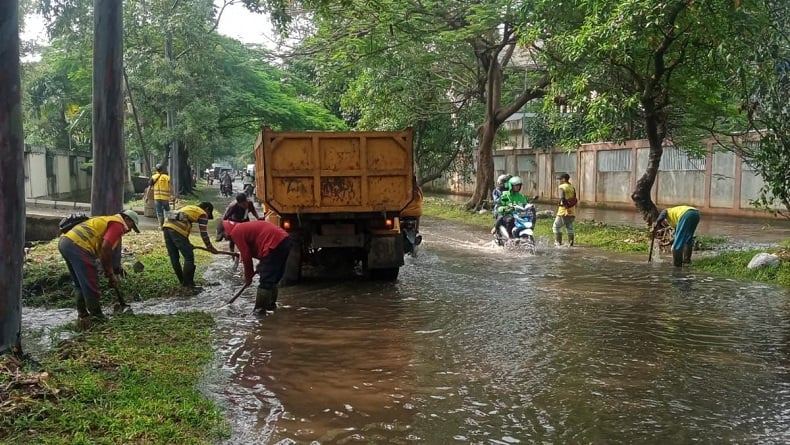 Kota Tangerang Dilanda Banjir Usai Hujan Deras Terparah Di Wilayah Timur