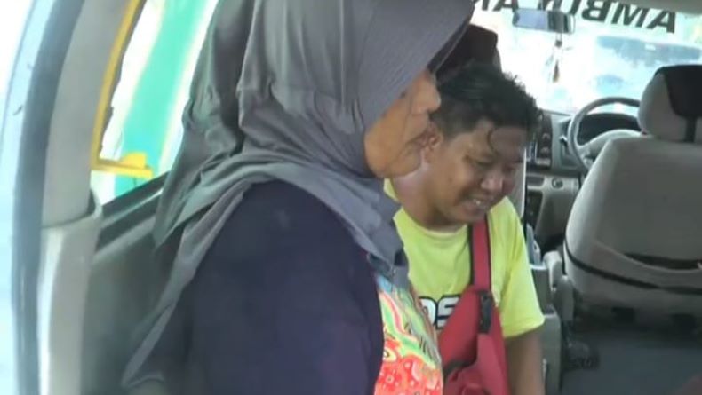 title Terpeleset saat Ambil Jemuran, Seorang Korban Banjir di Grobogan Patah Tulang  Terpeleset saat Ambil Jemuran, Seorang Korban Banjir di Grobogan Patah Tulang