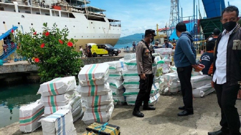 Polisi Gagalkan Pengiriman 5.136 Liter Minyak Goreng Tujuan Baubau, 8 Orang Diamankan