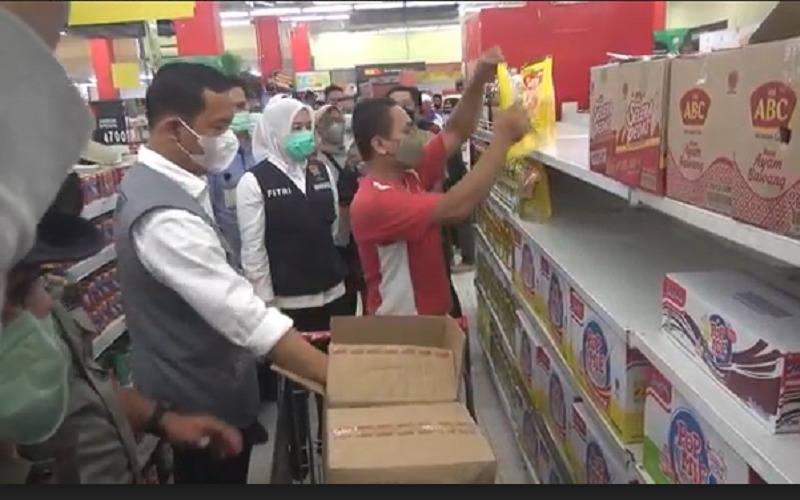 Ajaib, HET Dicabut Minyak Goreng Langsung Tersedia Banyak di Palembang 