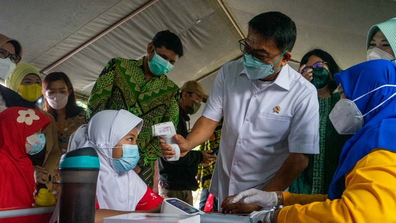 Pantau Vaksinasi Anak, Moeldoko: Ayo Vaksin Dulu Biar Bisa Sekolah Tatap Muka