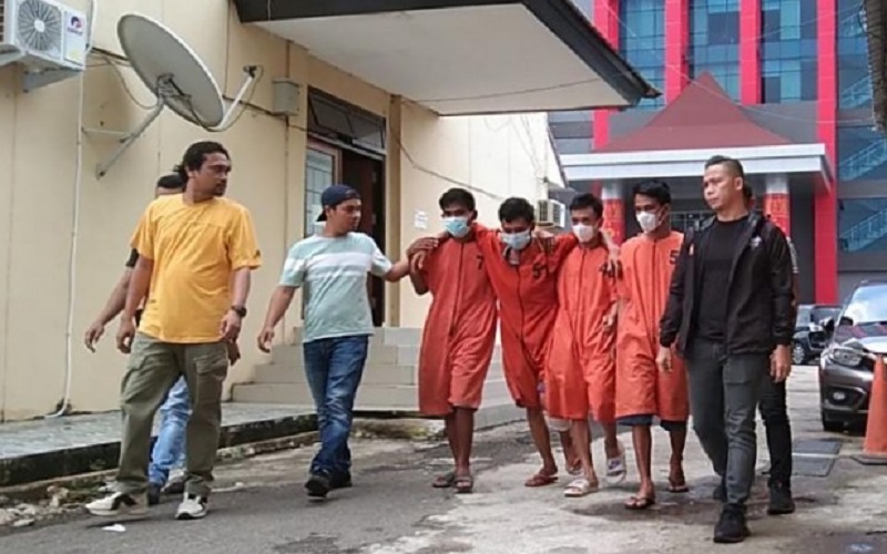 Melawan Polisi, Pembobol Mobil Perempuan di Demang Palembang Ditembak