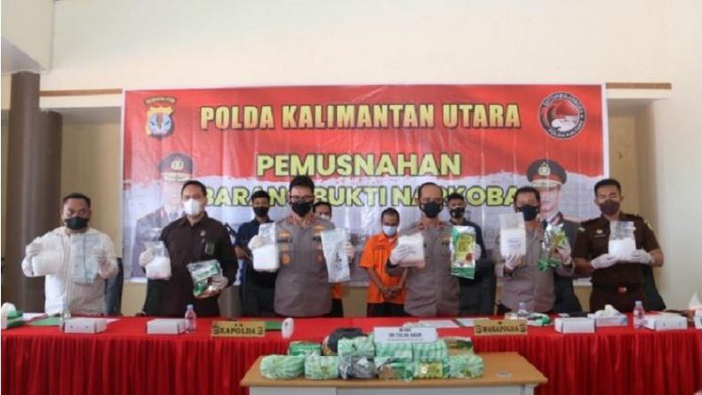Polda Kaltara Musnahkan Sabu 30,7 Kg dari Penangkapan 2 Kurir asal Malaysia