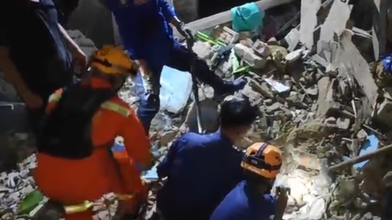 Rumah di Bandarlampung Roboh, 1 Penghuni Tewas Tertimpa Bangunan