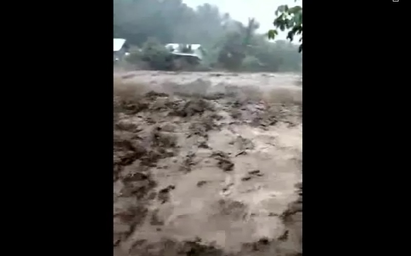 Video Detik-Detik Lombok Utara Diterjang Banjir hingga Longsor