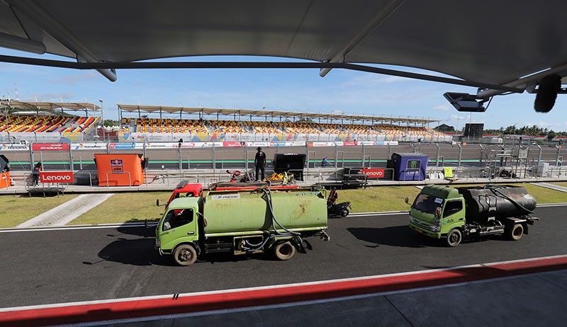 Lintasan Sirkuit Mandalika Disiram Air sebelum Digunakan Balap MotoGP - Bagian 3