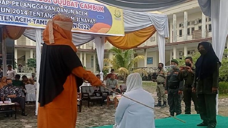 Berduaan di Toilet Tempat Kerja, Pasangan Non-Muhrim di Aceh Tamiang Dihukum Cambuk