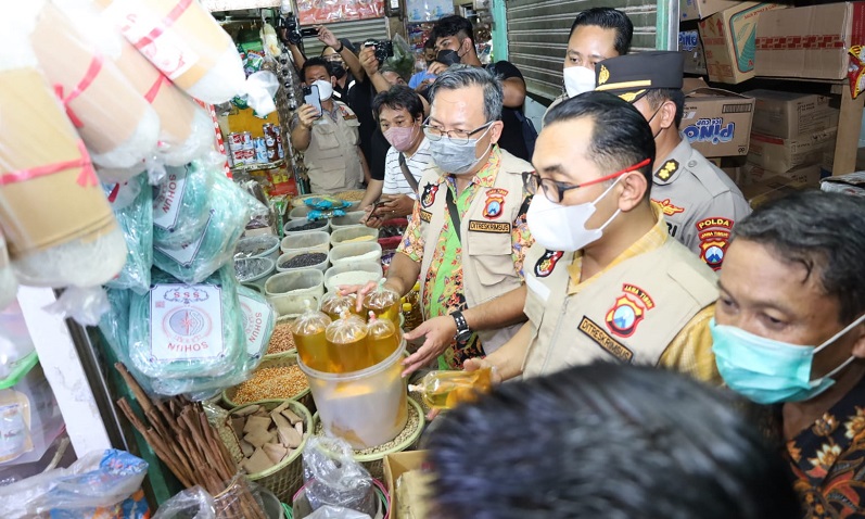 title Satgas Pangan Polda Jatim Sulit Temukan Minyak Goreng Curah di Pasar Tradisional Satgas Pangan Polda Jatim Sulit Temukan Minyak Goreng Curah di Pasar Tradisional