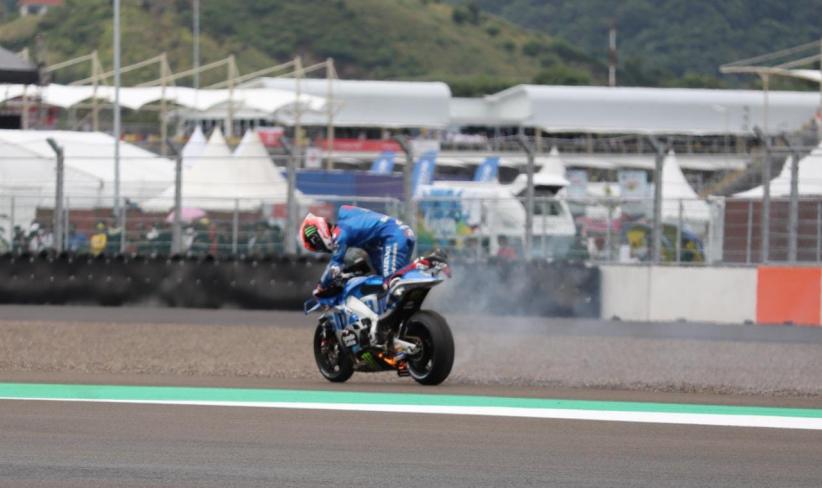 Detik-Detik Alex Rins Lompat dari Motor yang Terbakar saat Sesi Latihan MotoGP - Bagian 2