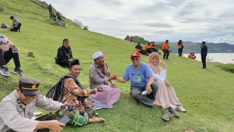 Gratis, Gubernur NTB Nonton Bareng MotoGP Bersama Masyarakat dari Bukit Seger